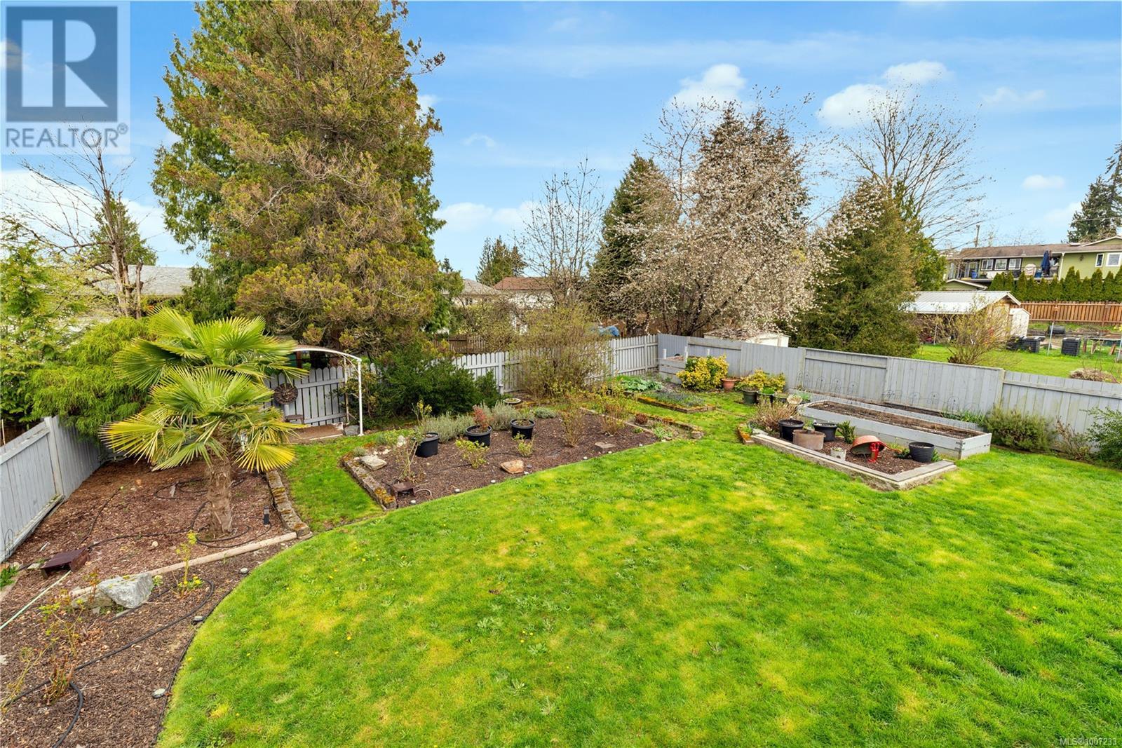 Photo 8 of 1185 Stuart Pl, Ladysmith BC