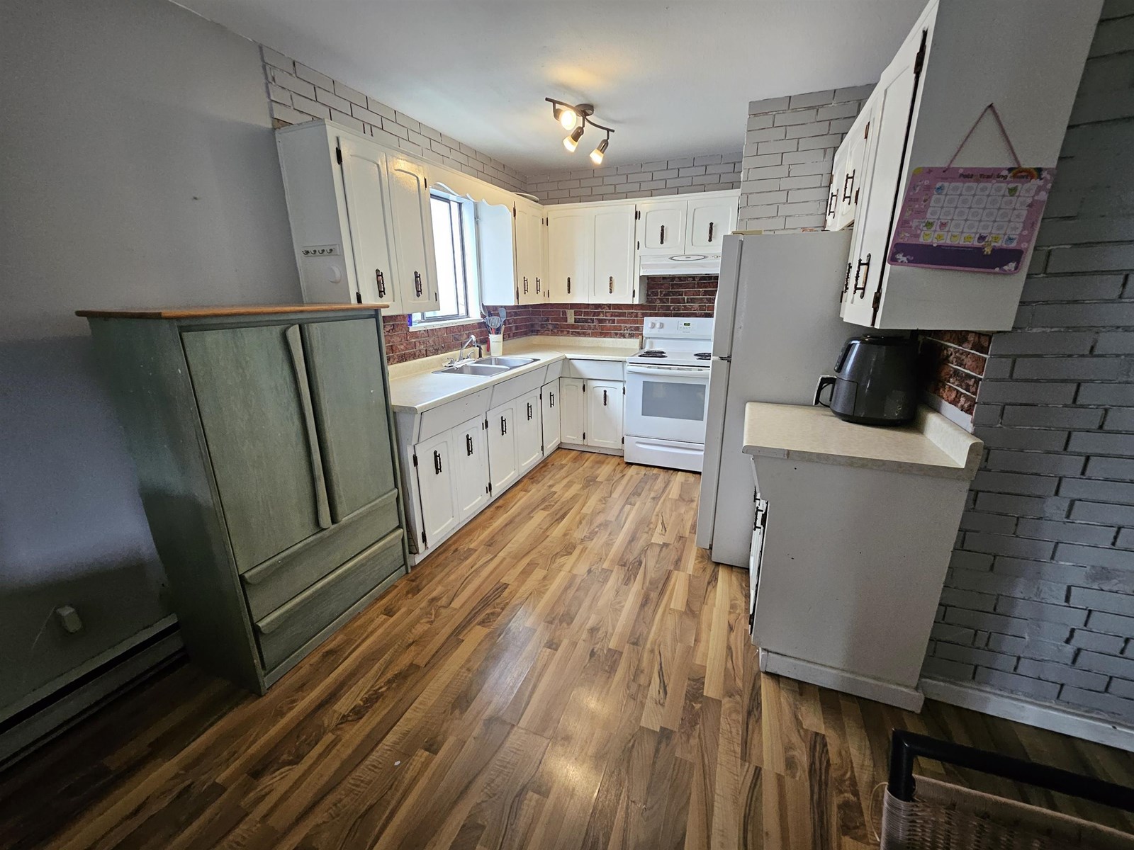Photo 6 of 205 Davis Crescent, Langley BC