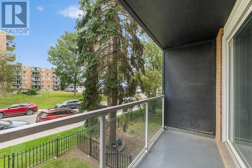 Single Family House for Sale in    Avenue SW Windsor Park Calgary 
