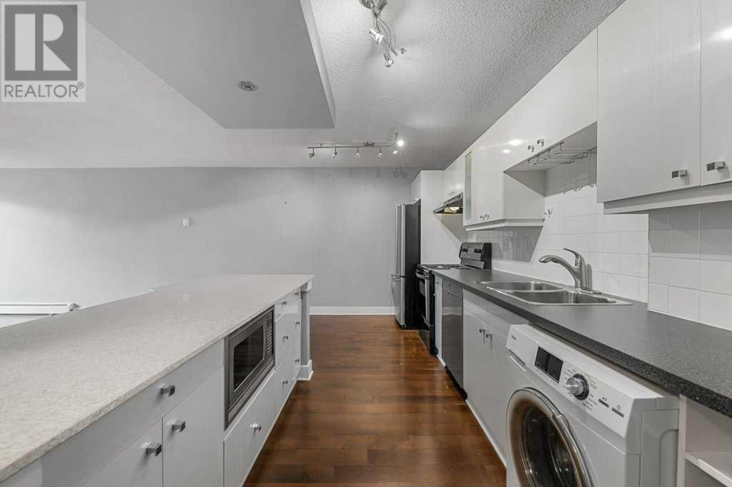 Single Family House for Sale in    Avenue SW Windsor Park Calgary 