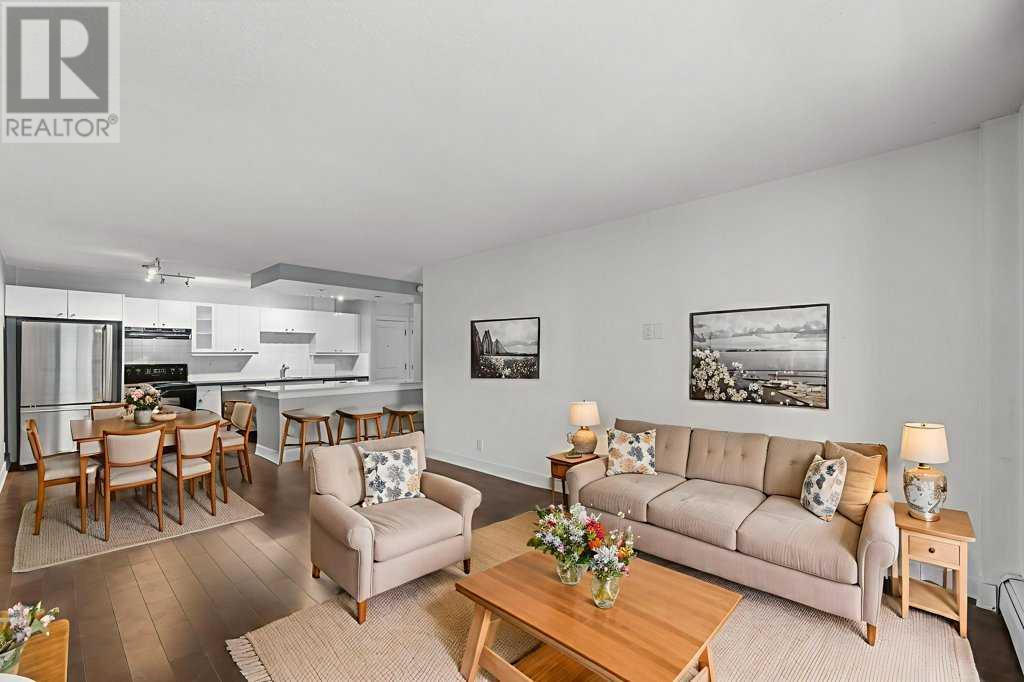 Single Family House for Sale in    Avenue SW Windsor Park Calgary 