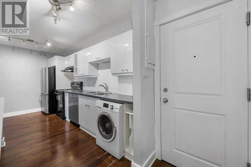 Single Family House for Sale in    Avenue SW Windsor Park Calgary 