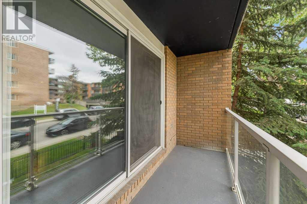 Single Family House for Sale in    Avenue SW Windsor Park Calgary 