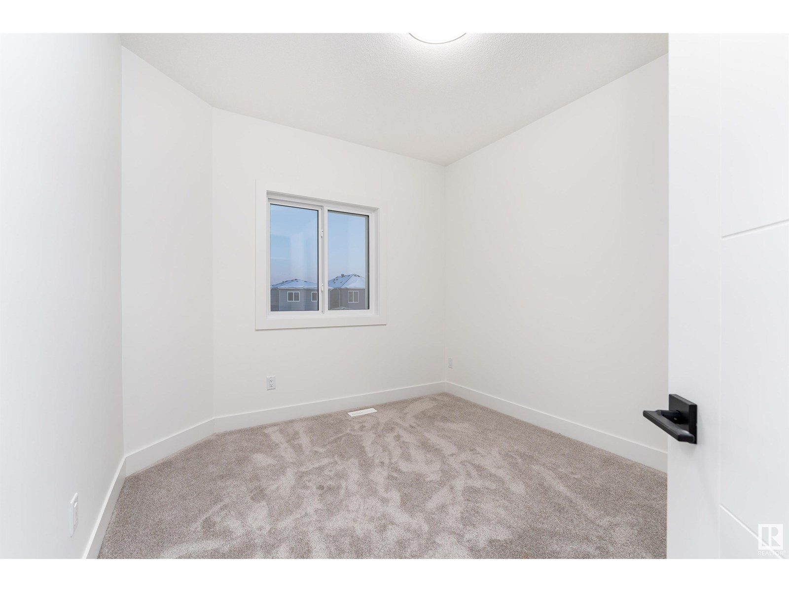 Photo 11 of 3105 Magpie Wy Nw, Edmonton AB