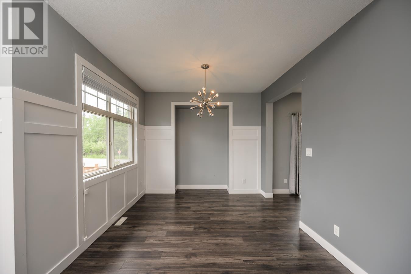 Photo 9 of 3012 Parkview Crescent, Prince George BC