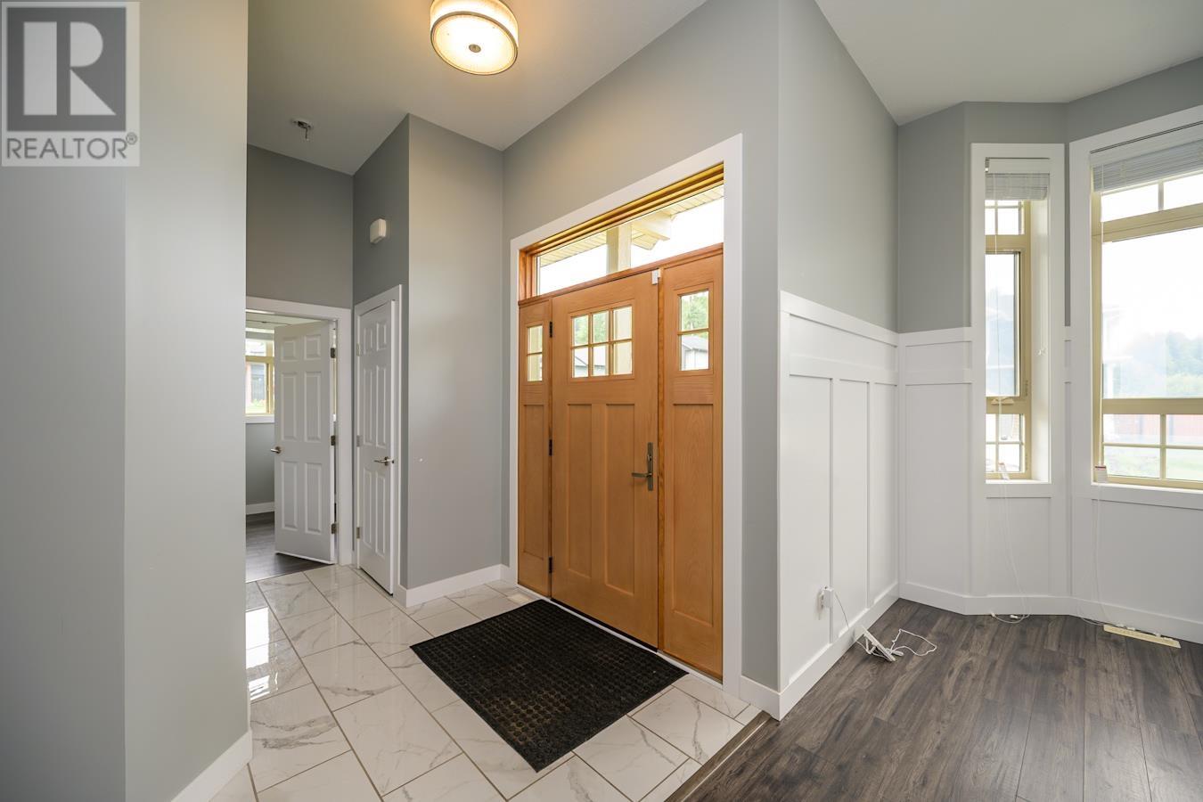 Photo 5 of 3012 Parkview Crescent, Prince George BC