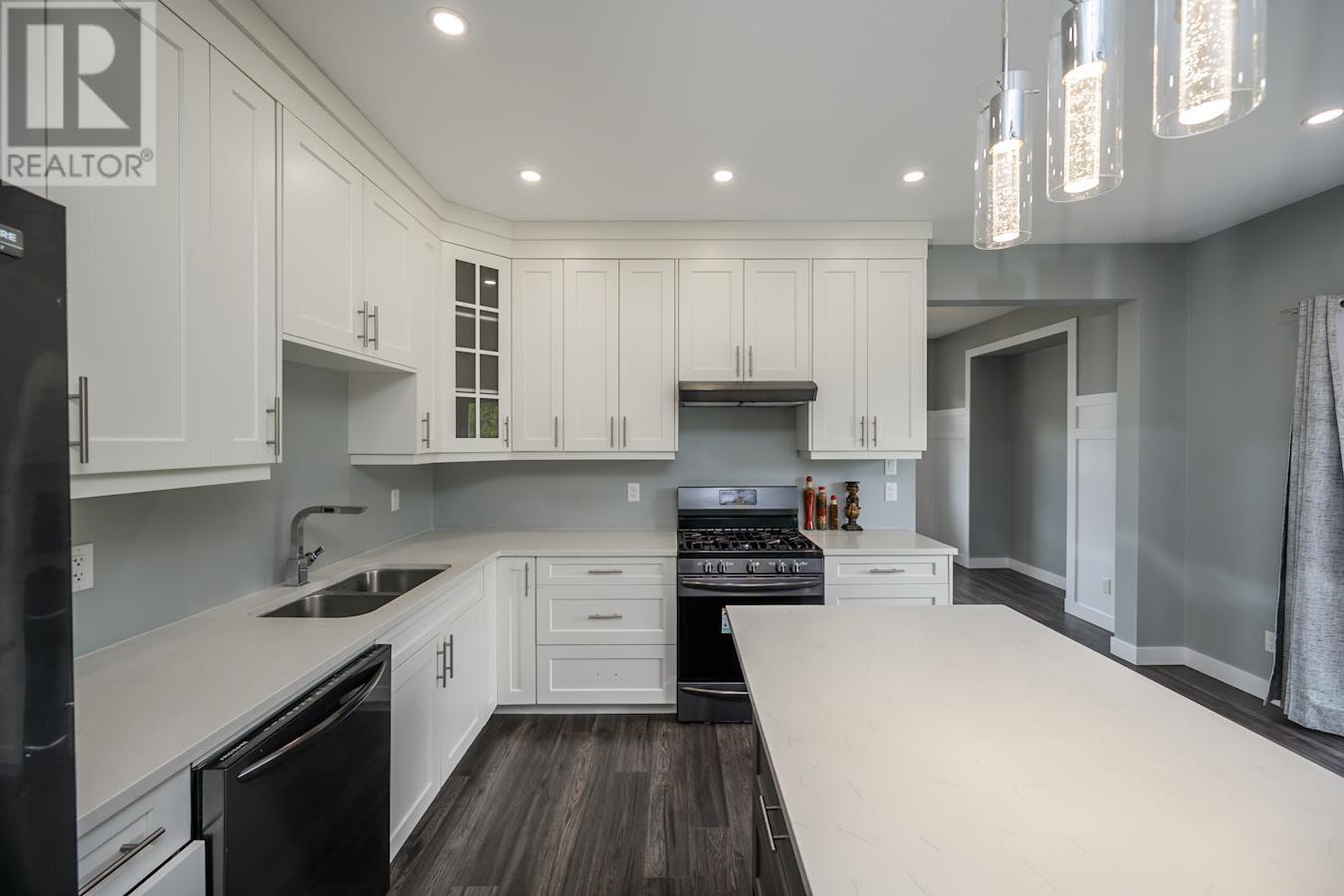 Photo 12 of 3012 Parkview Crescent, Prince George BC