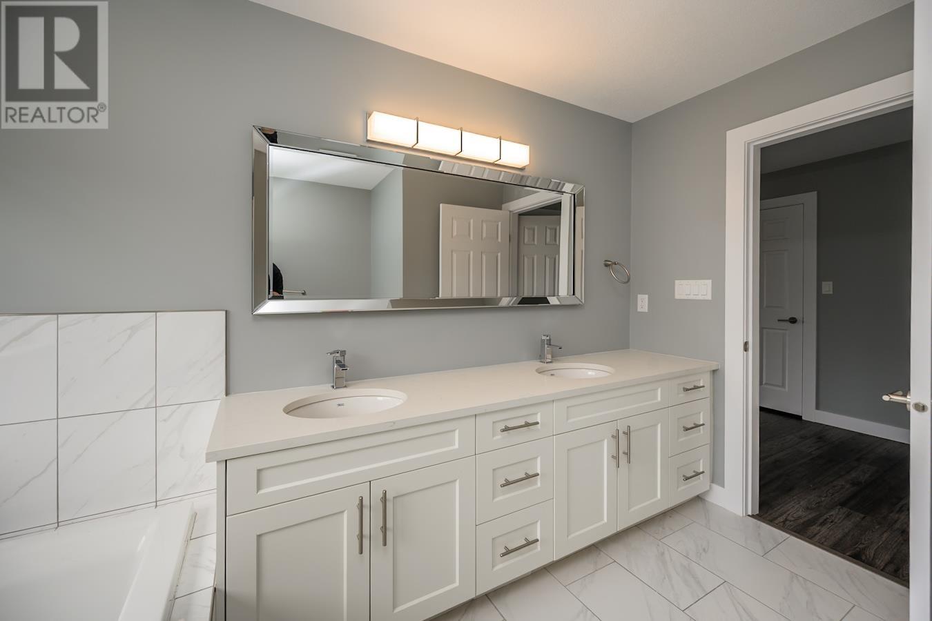 Photo 25 of 3012 Parkview Crescent, Prince George BC