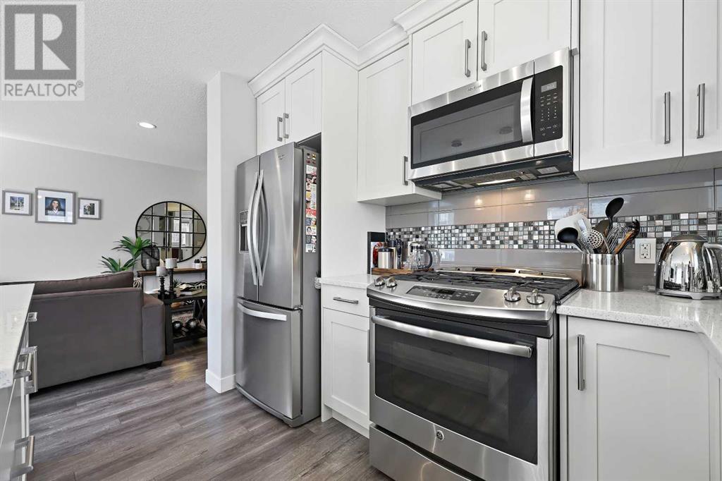 Single Family House for Sale in  Evanston Manor NW Evanston Calgary 