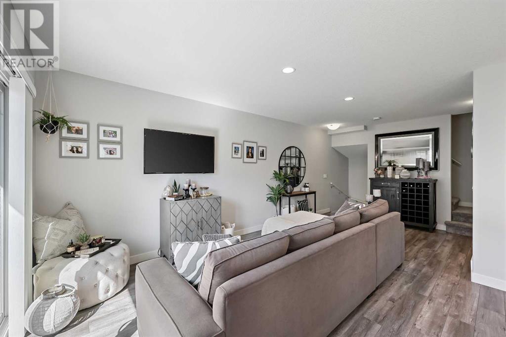 Single Family House for Sale in  Evanston Manor NW Evanston Calgary 