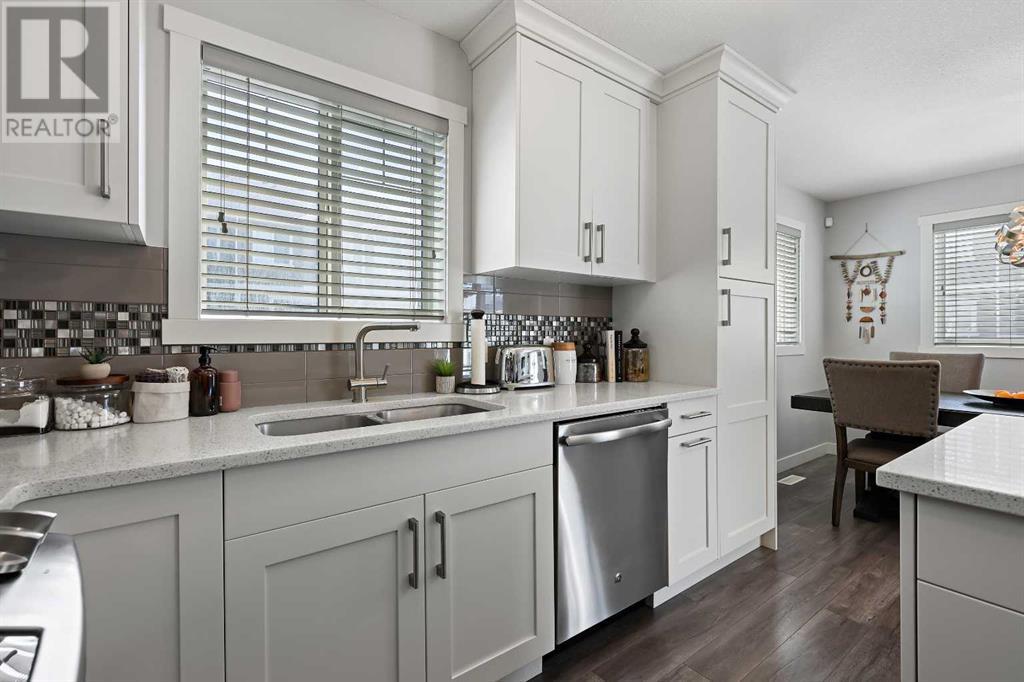 Single Family House for Sale in  Evanston Manor NW Evanston Calgary 