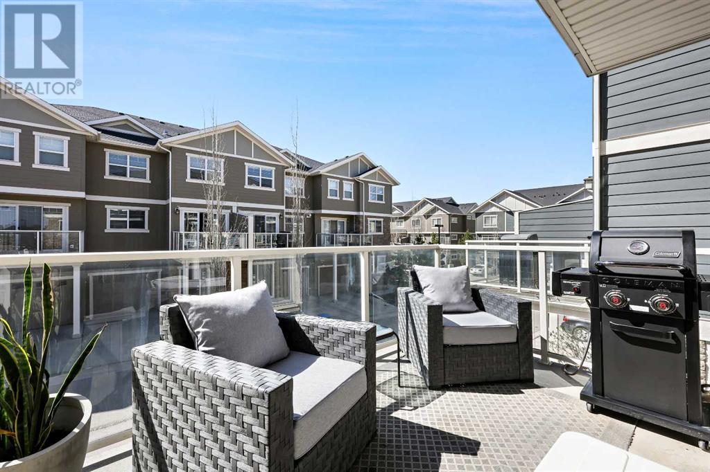 Single Family House for Sale in  Evanston Manor NW Evanston Calgary 