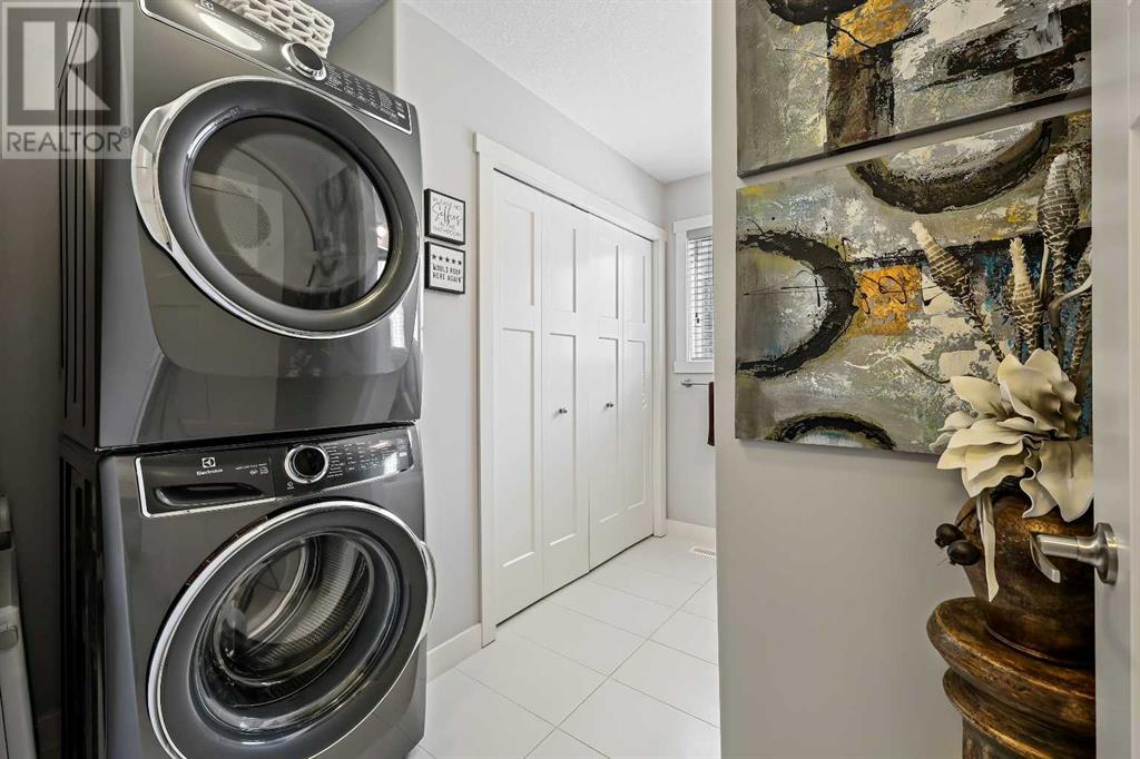 Single Family House for Sale in  Evanston Manor NW Evanston Calgary 