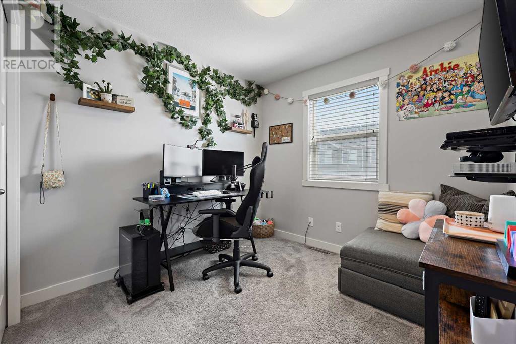 Single Family House for Sale in  Evanston Manor NW Evanston Calgary 