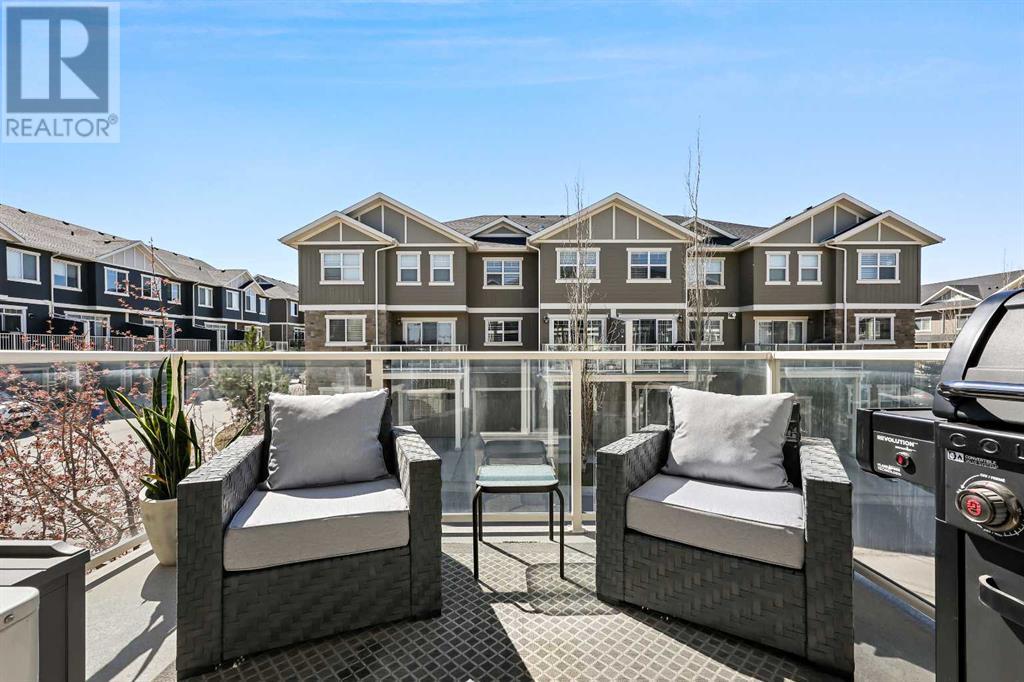 Single Family House for Sale in  Evanston Manor NW Evanston Calgary 