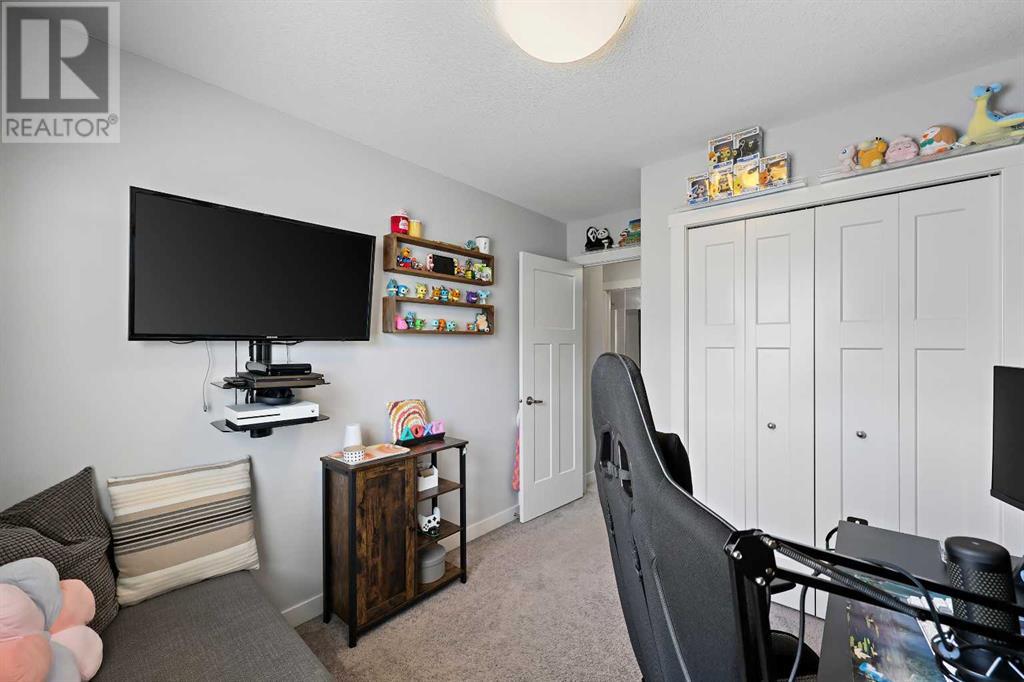 Single Family House for Sale in  Evanston Manor NW Evanston Calgary 