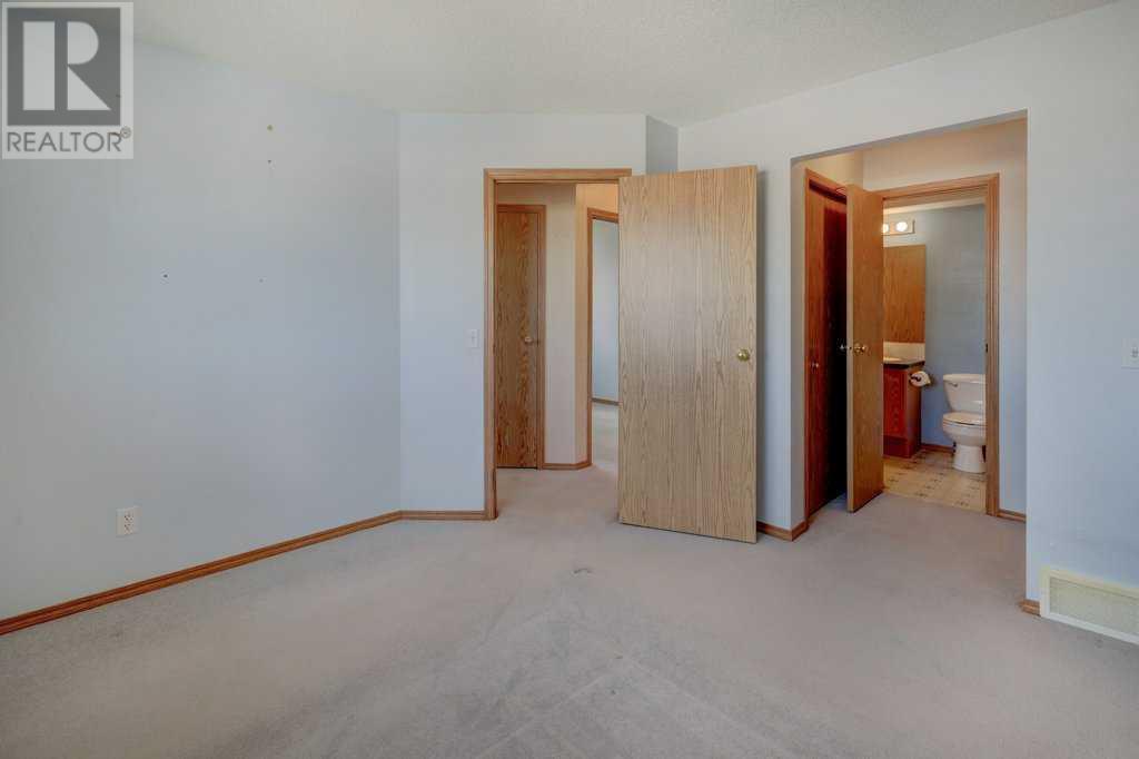 Single Family House 4 Level for Sale in  Martindale Drive NE Martindale Calgary 