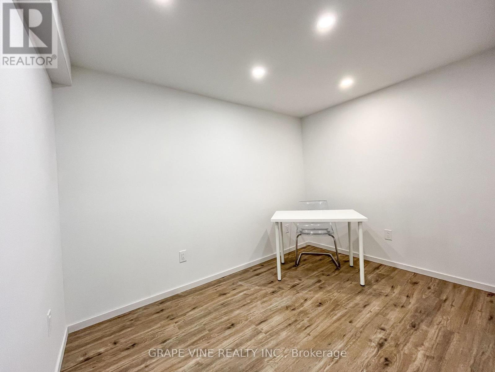 Photo 11 of 5 C Woodvale Green, Ottawa ON
