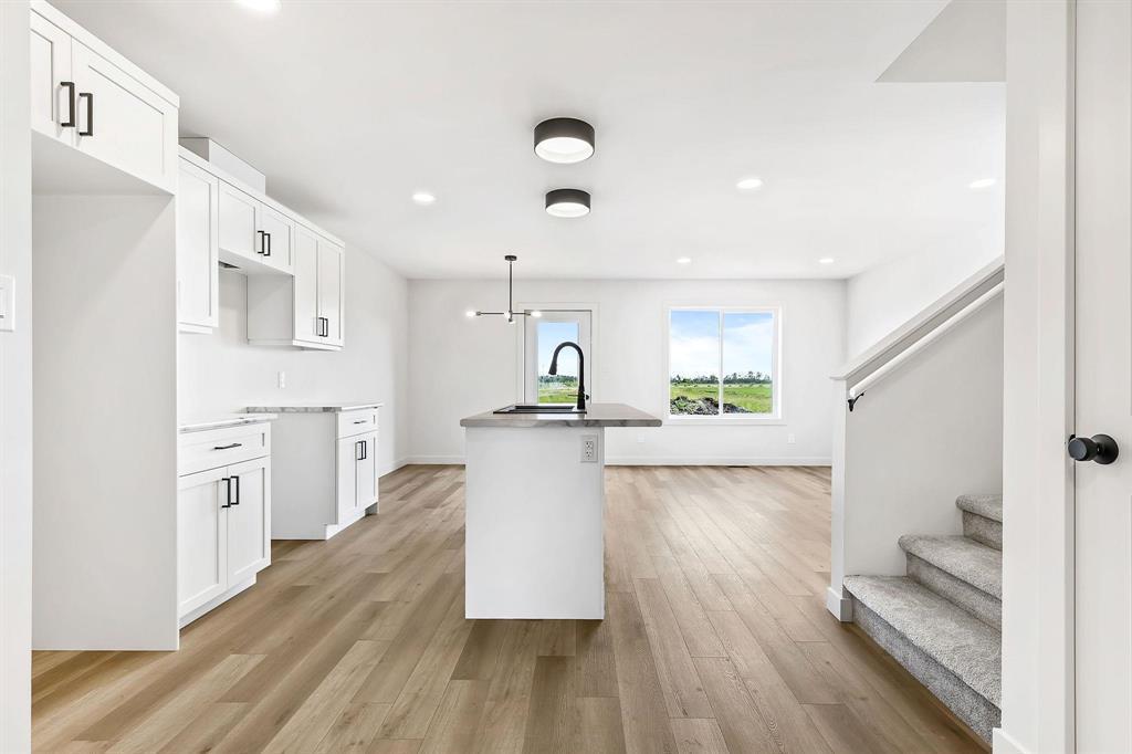 Photo 21 of 52 Kootenay Way, Steinbach MB
