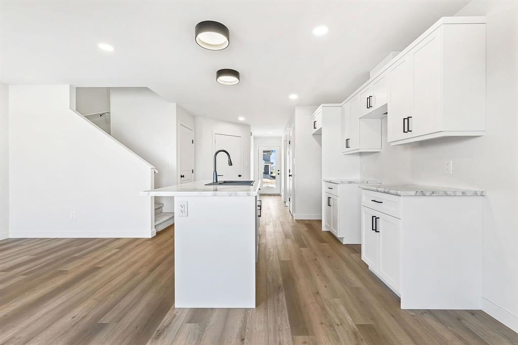 Photo 4 of 52 Kootenay Way, Steinbach MB