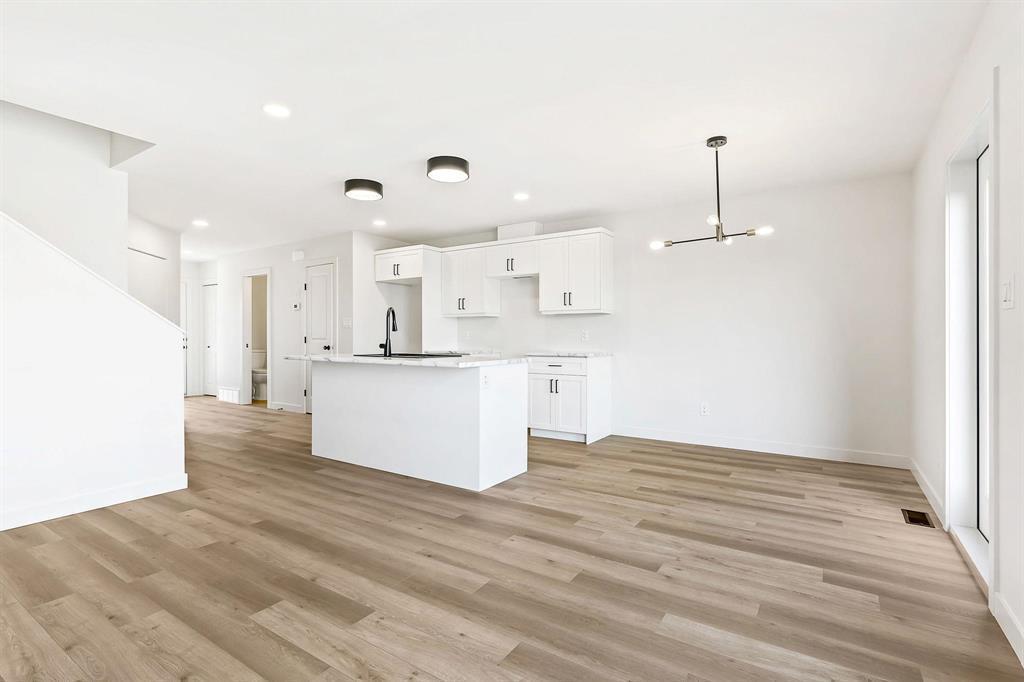 Photo 13 of 52 Kootenay Way, Steinbach MB