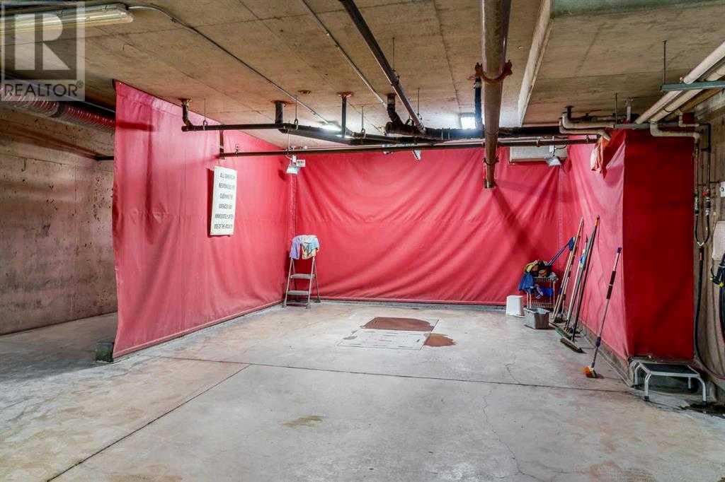 Single Family House for Sale in    Street SW Shawnee Slopes Calgary 