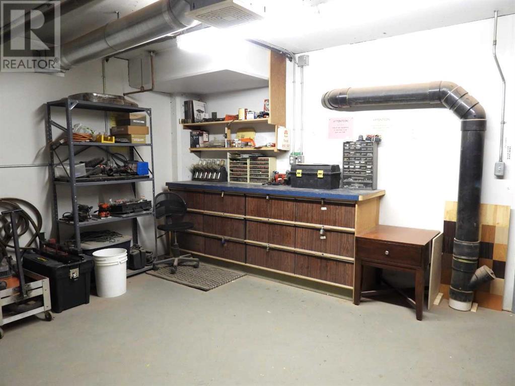 Single Family House for Sale in    Street SW Shawnee Slopes Calgary 