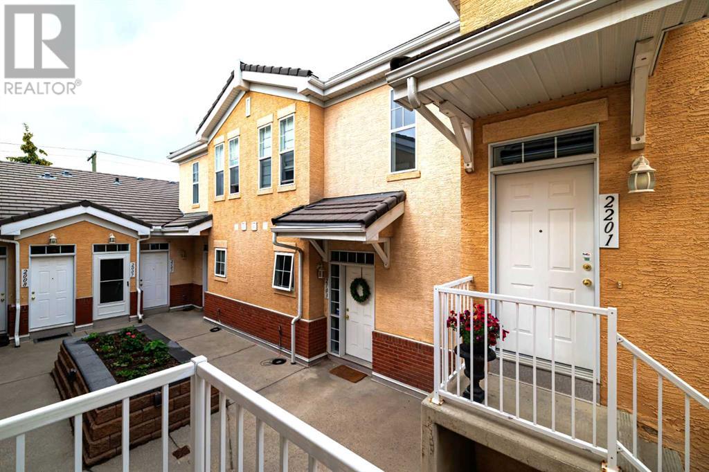 Single Family House for Sale in    Street SW Shawnee Slopes Calgary 