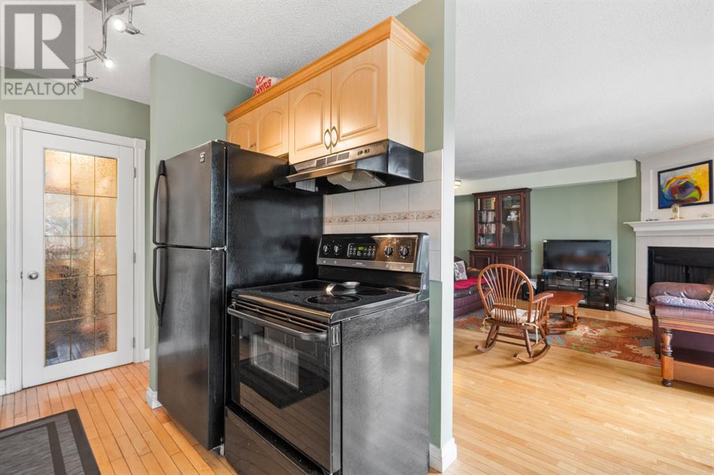 Single Family House Multi-level for Sale in    Avenue SW Downtown Commercial Core Calgary 