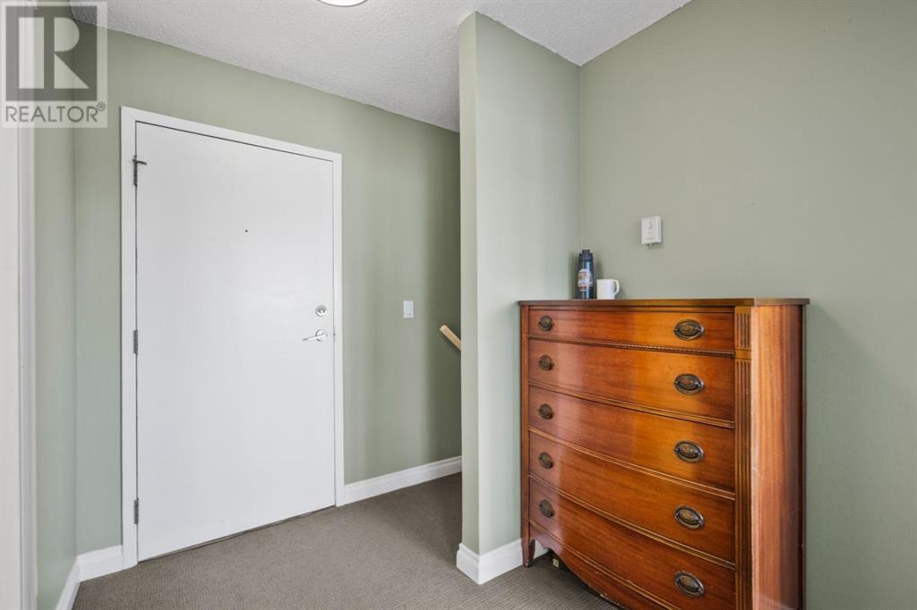 Single Family House Multi-level for Sale in    Avenue SW Downtown Commercial Core Calgary 