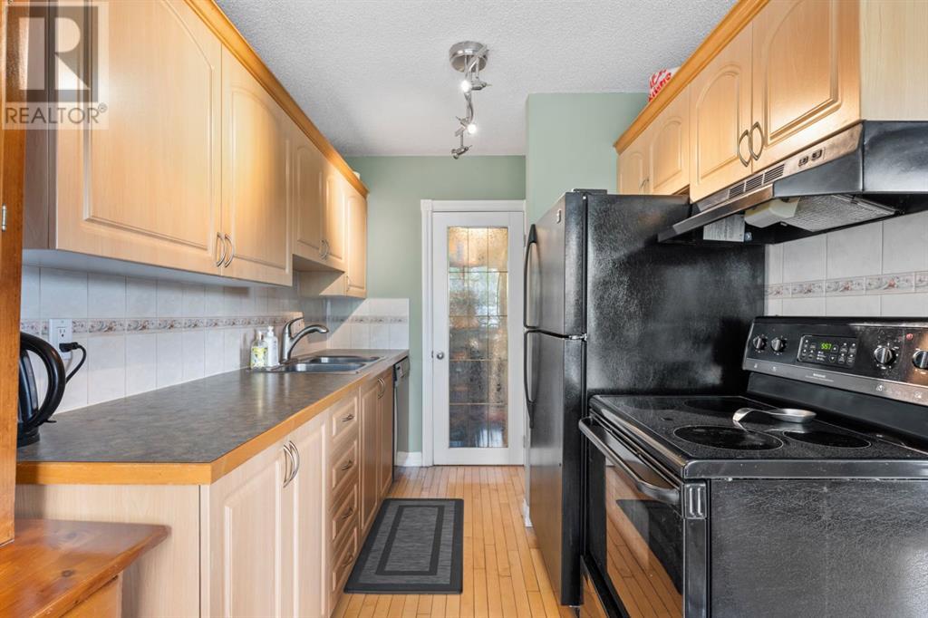 Single Family House Multi-level for Sale in    Avenue SW Downtown Commercial Core Calgary 