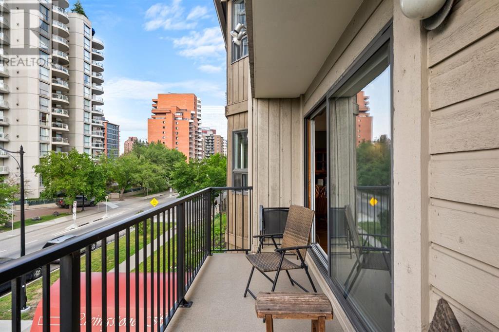 Single Family House Multi-level for Sale in    Avenue SW Downtown Commercial Core Calgary 