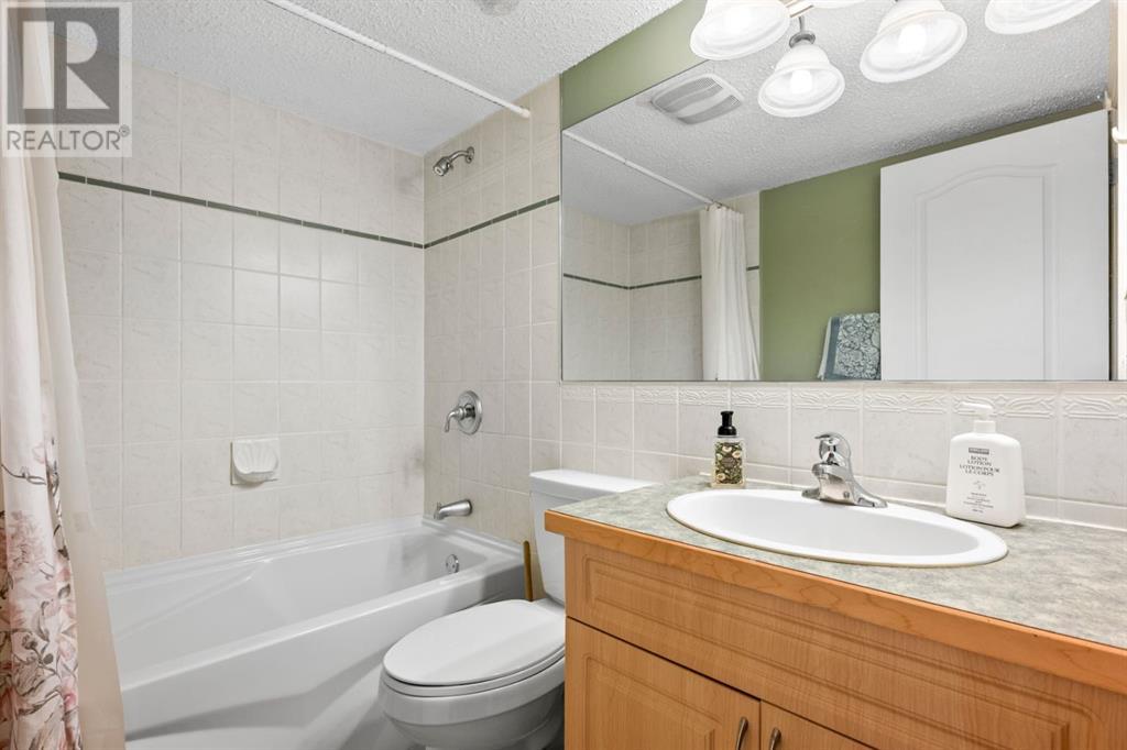Single Family House Multi-level for Sale in    Avenue SW Downtown Commercial Core Calgary 