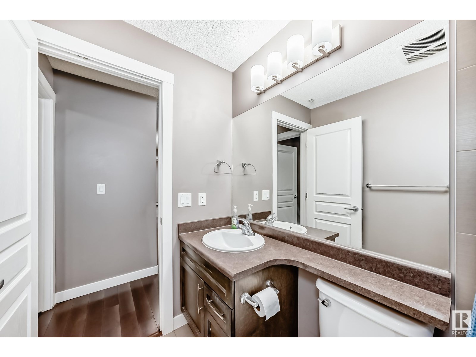 Photo 17 of 101 2207 44 Av Nw Nw, Edmonton AB