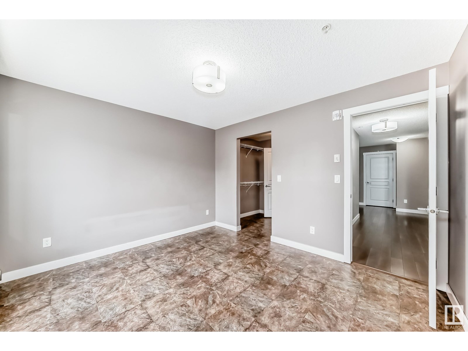 Photo 13 of 101 2207 44 Av Nw Nw, Edmonton AB