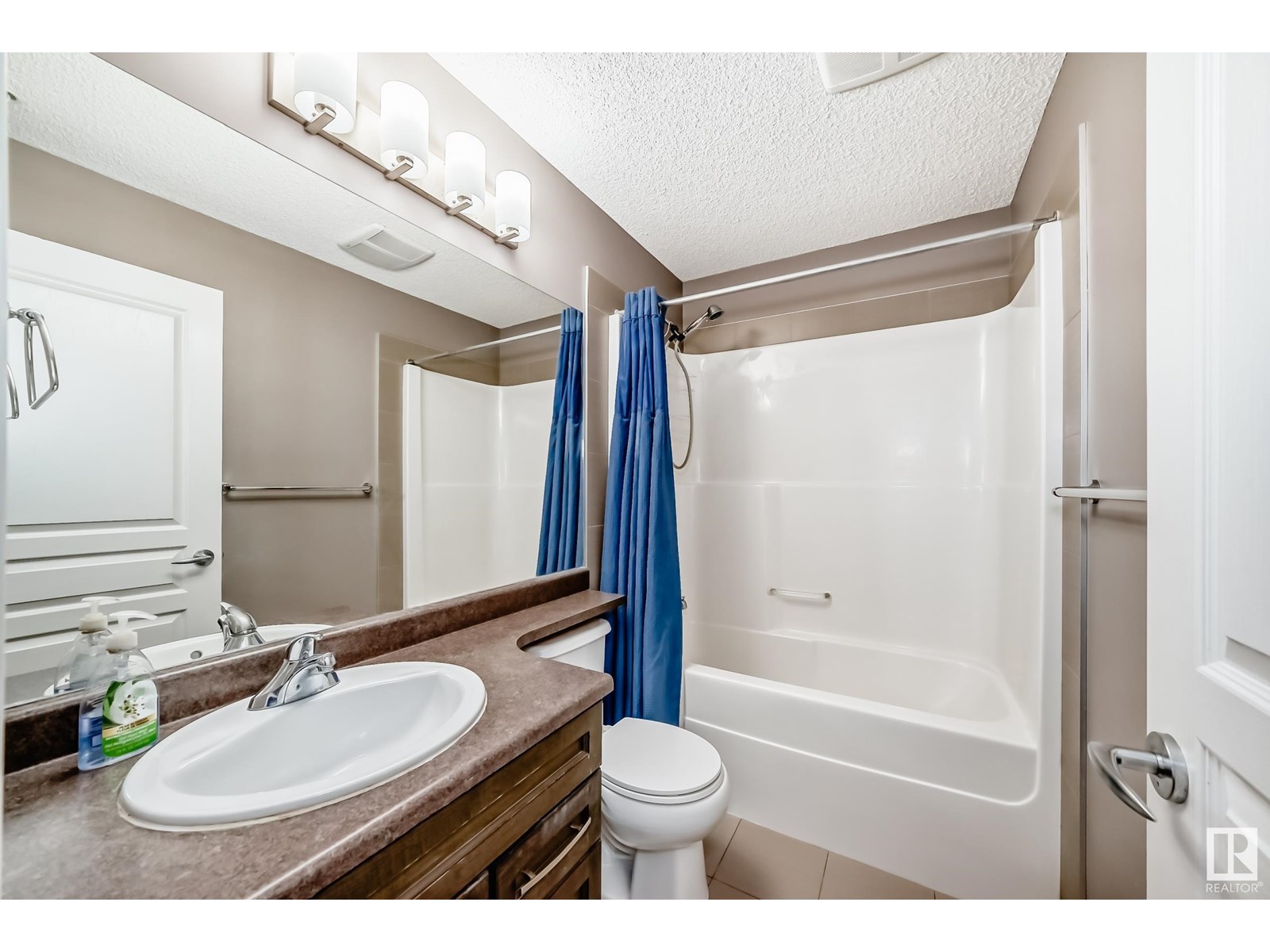 Photo 2 of 101 2207 44 Av Nw Nw, Edmonton AB