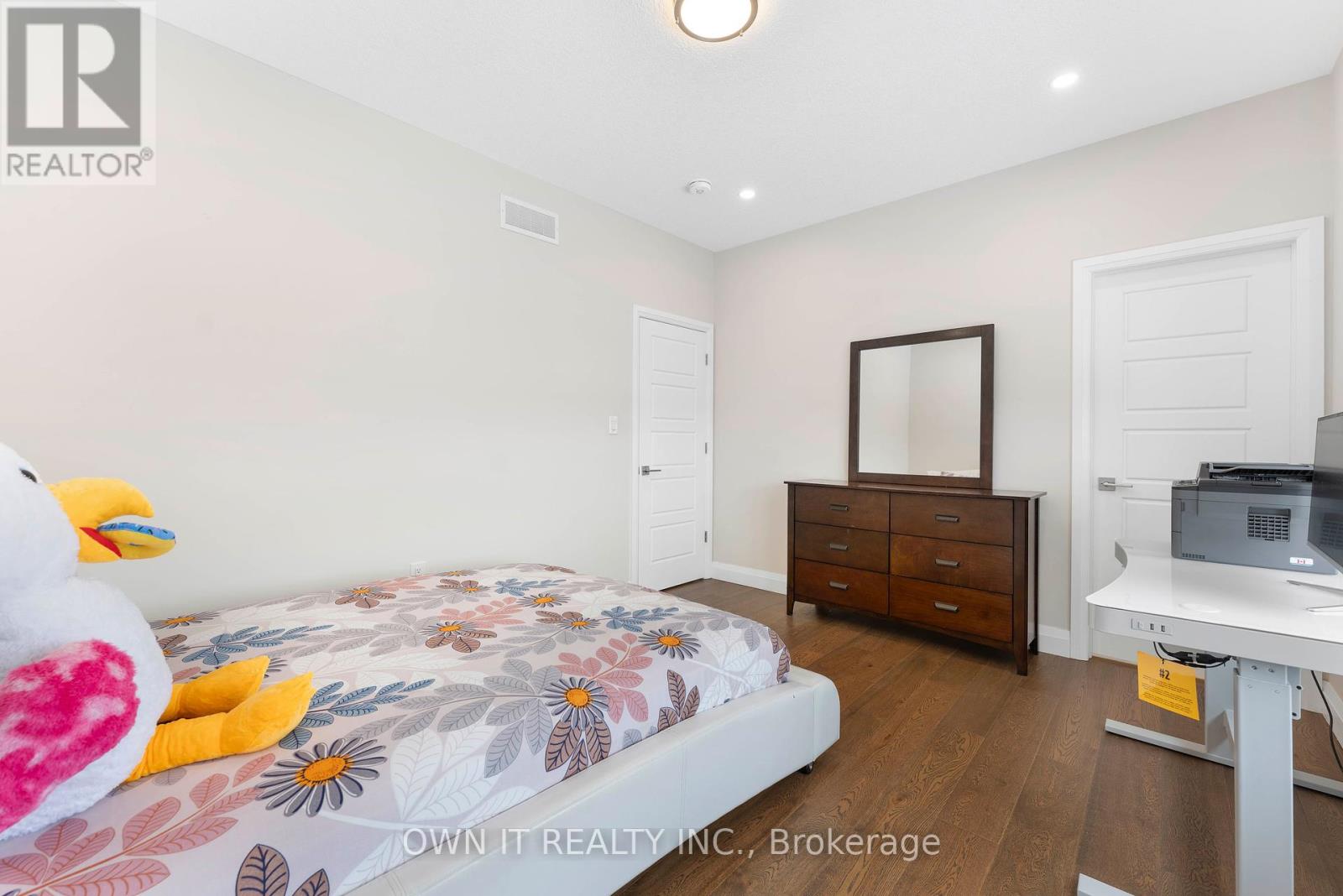 Photo 10 of 23 Yarl Place, Guelph Eramosa ON