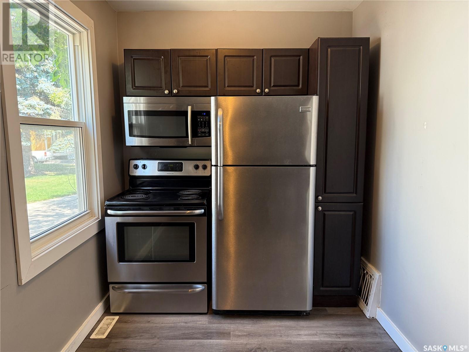 Photo 10 of A B 2614 Elliott Drive, Regina SK