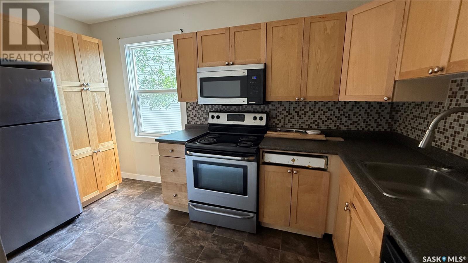 Photo 24 of A B 2614 Elliott Drive, Regina SK