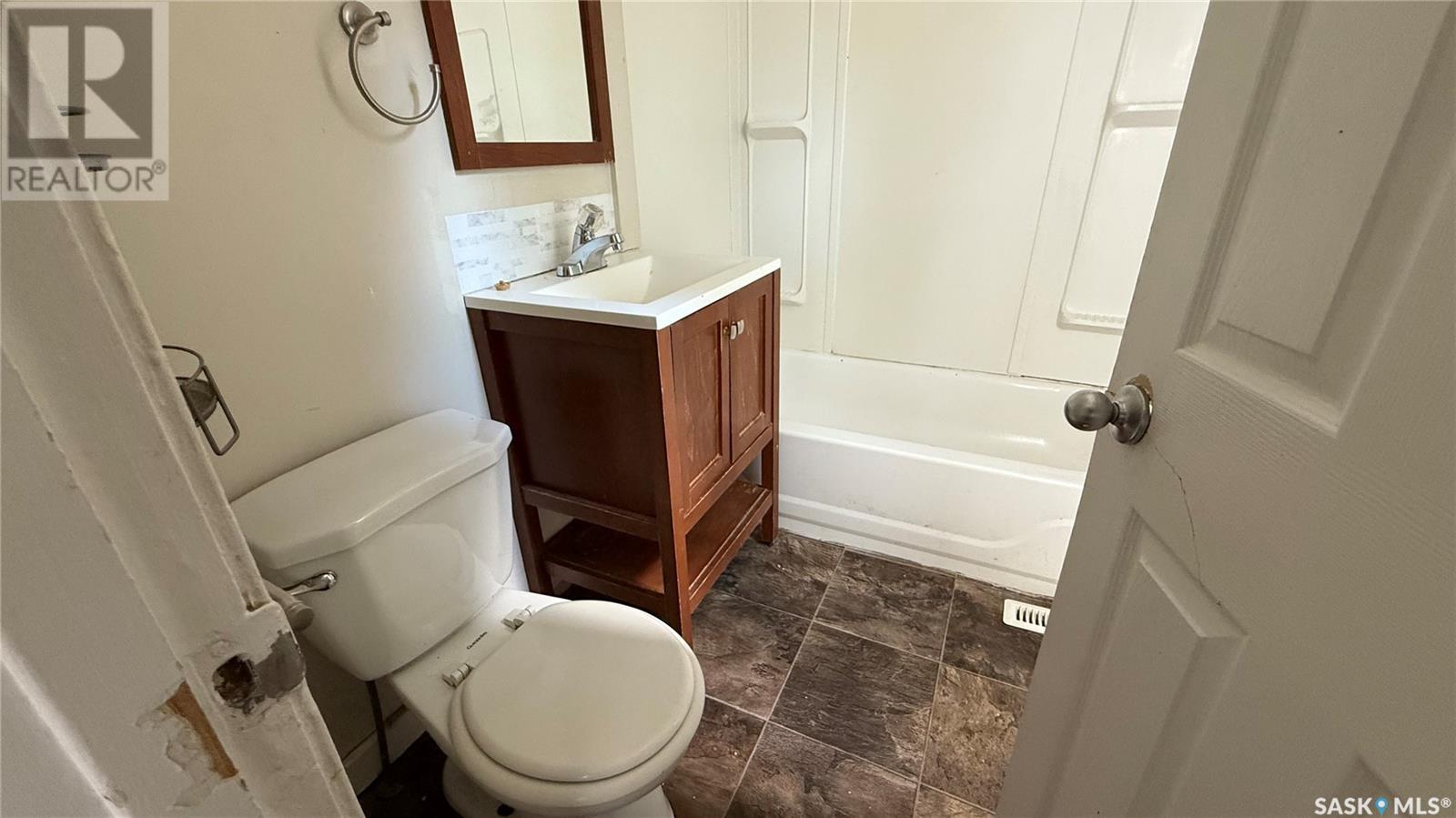 Photo 25 of A B 2614 Elliott Drive, Regina SK