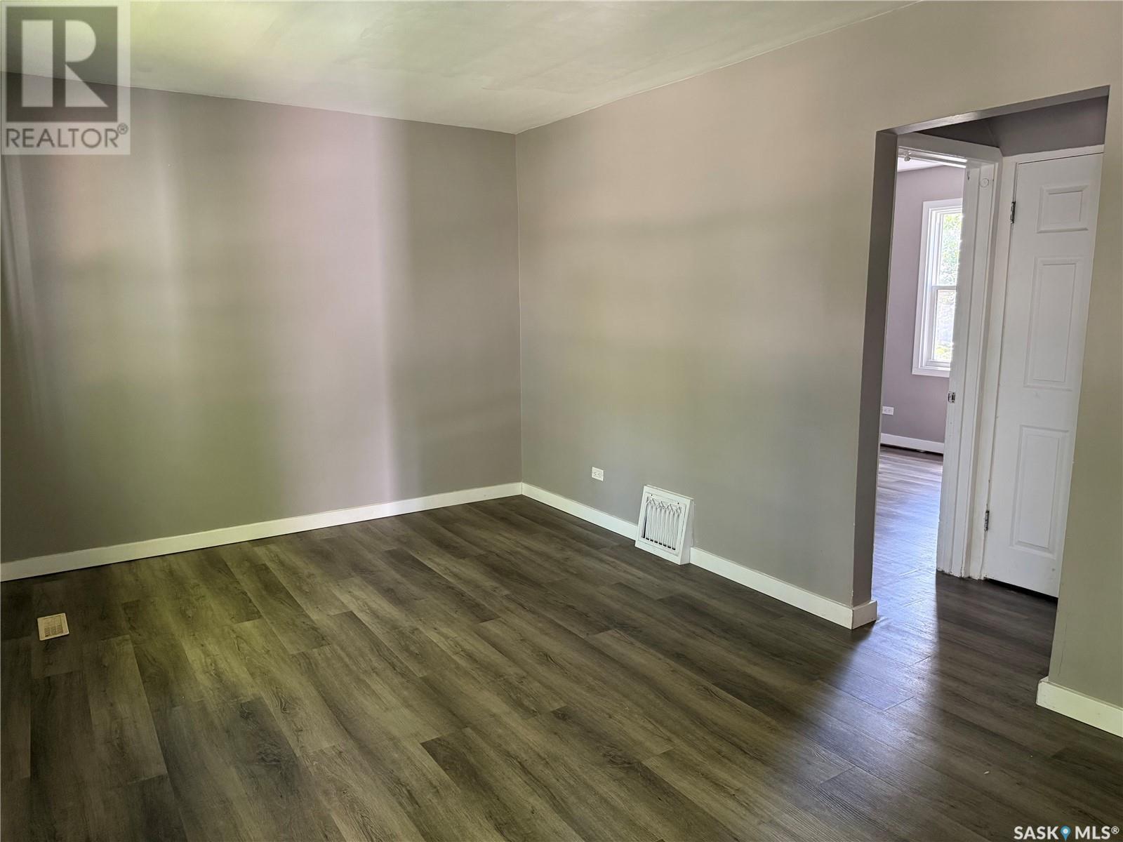 Photo 7 of A B 2614 Elliott Drive, Regina SK