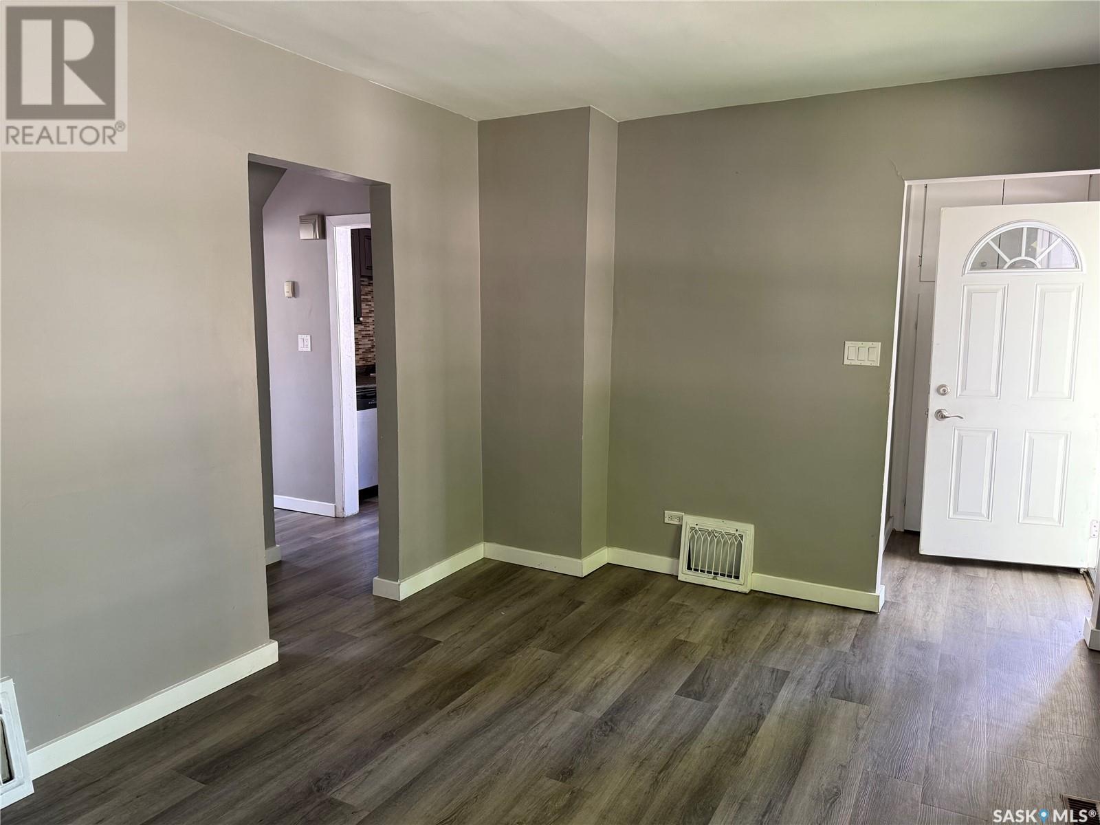 Photo 8 of A B 2614 Elliott Drive, Regina SK