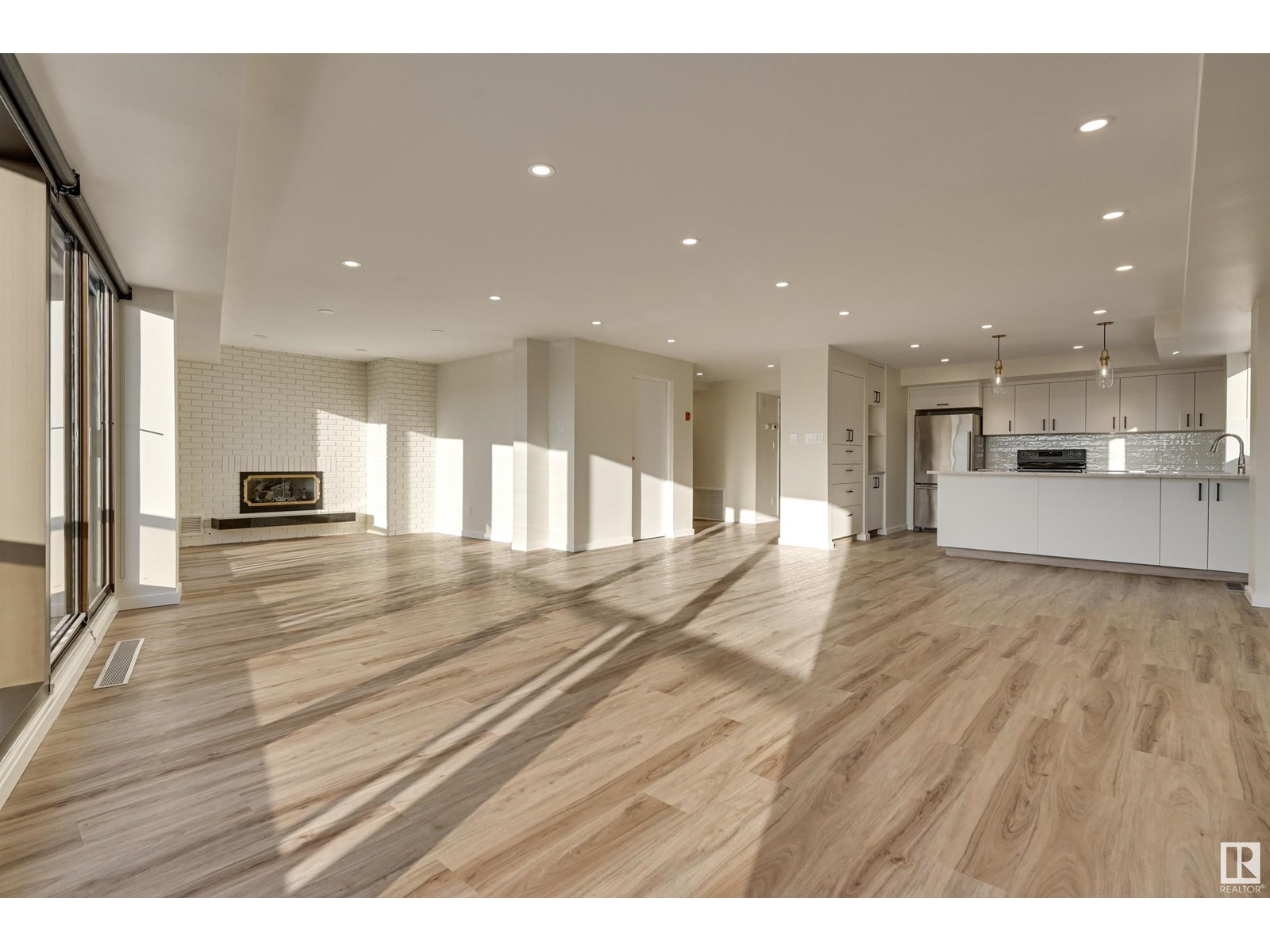 Photo 18 of 1 11960 100 Av Nw, Edmonton AB
