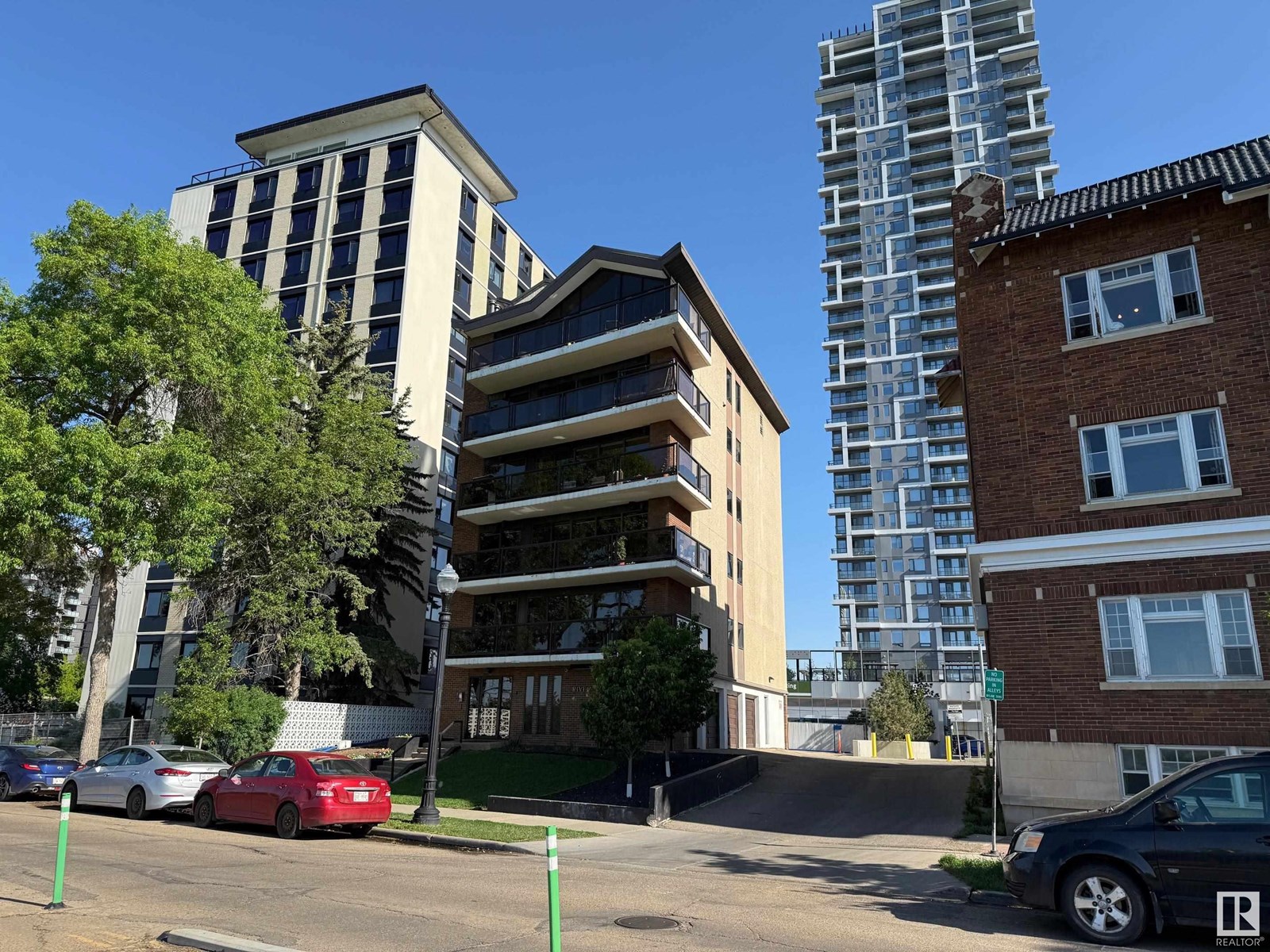 Photo 9 of 1 11960 100 Av Nw, Edmonton AB