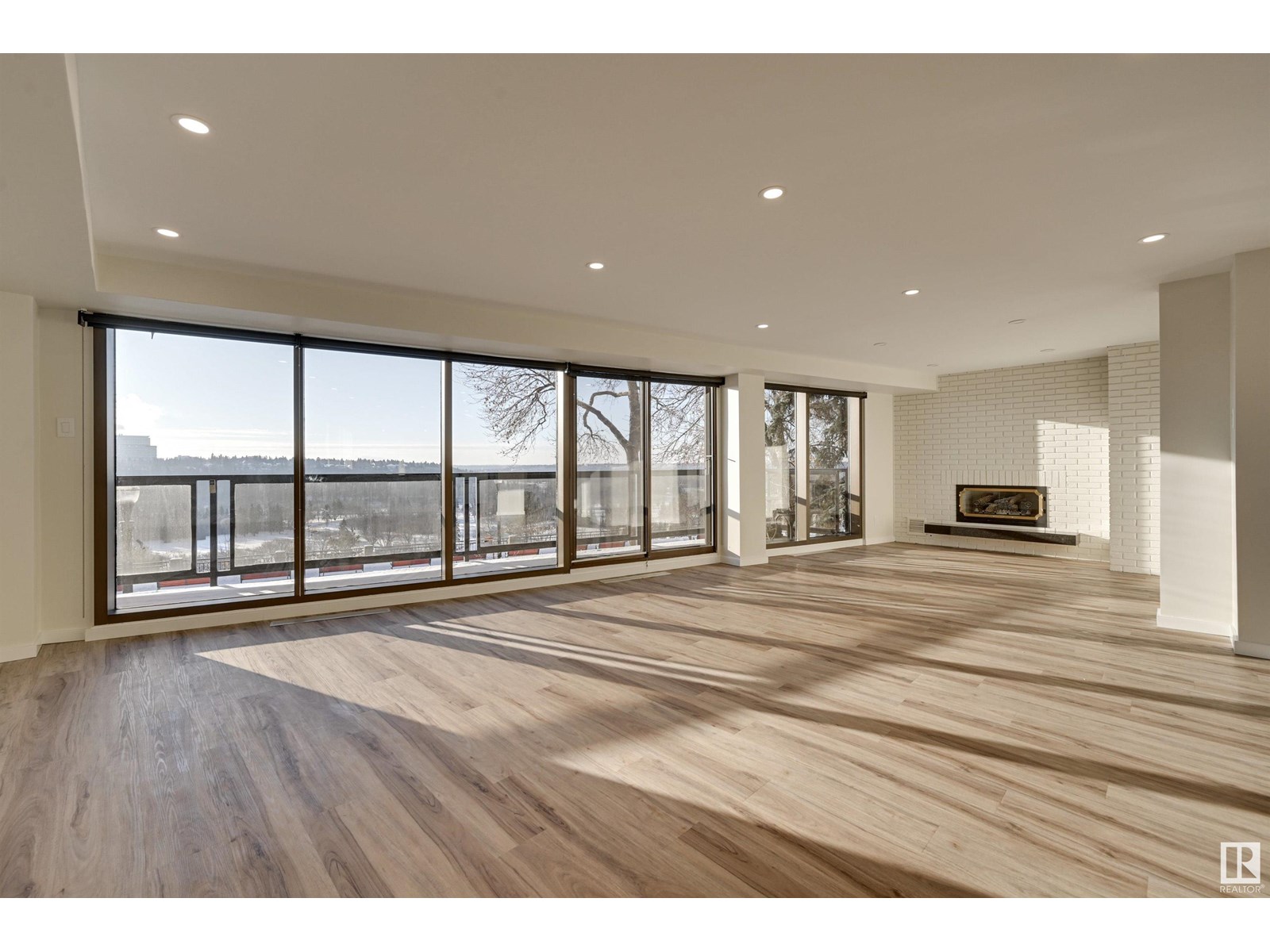 Photo 3 of 1 11960 100 Av Nw, Edmonton AB