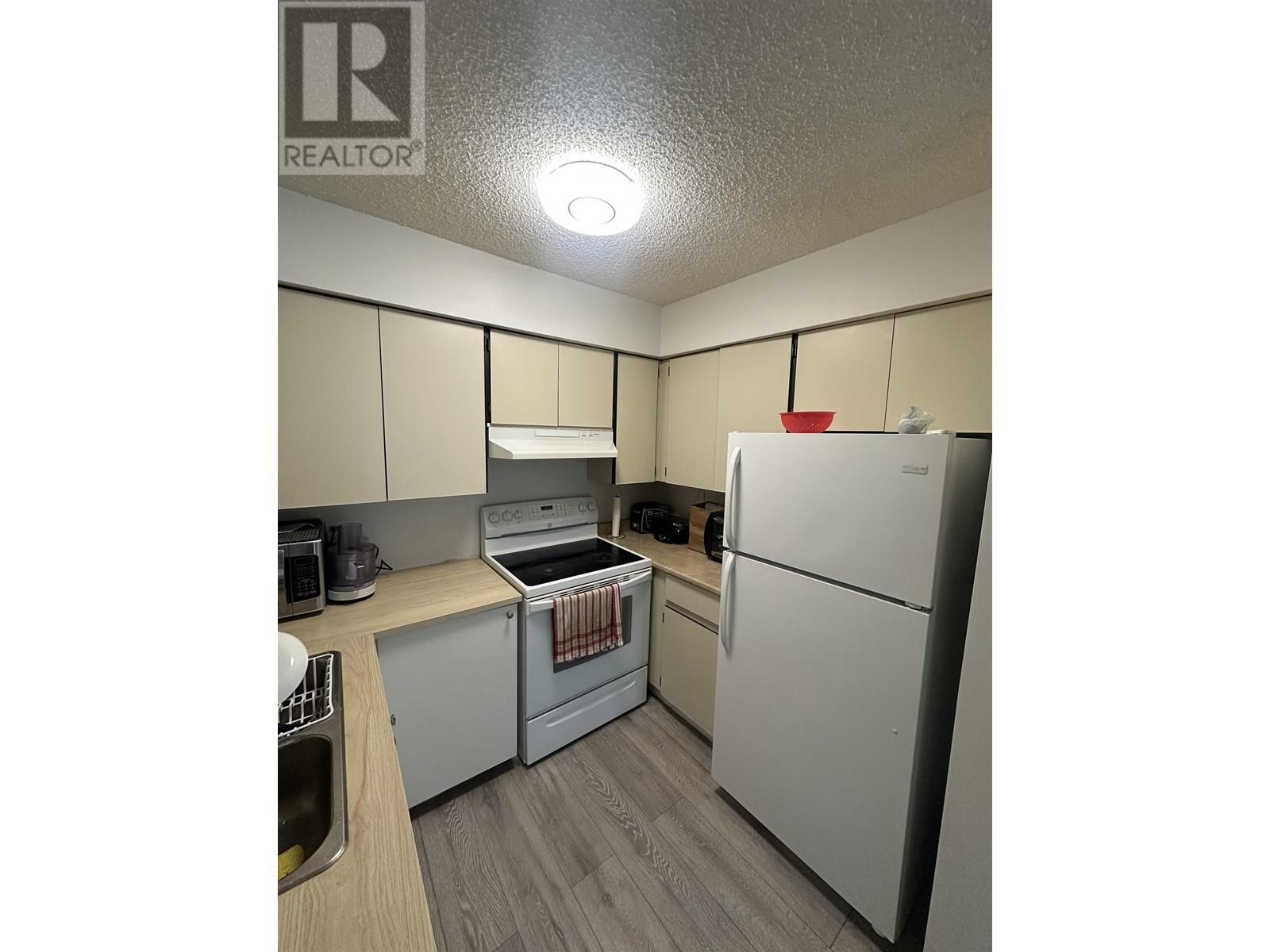 Photo 3 of 303 1948 Coquitlam Avenue, Port Coquitlam BC