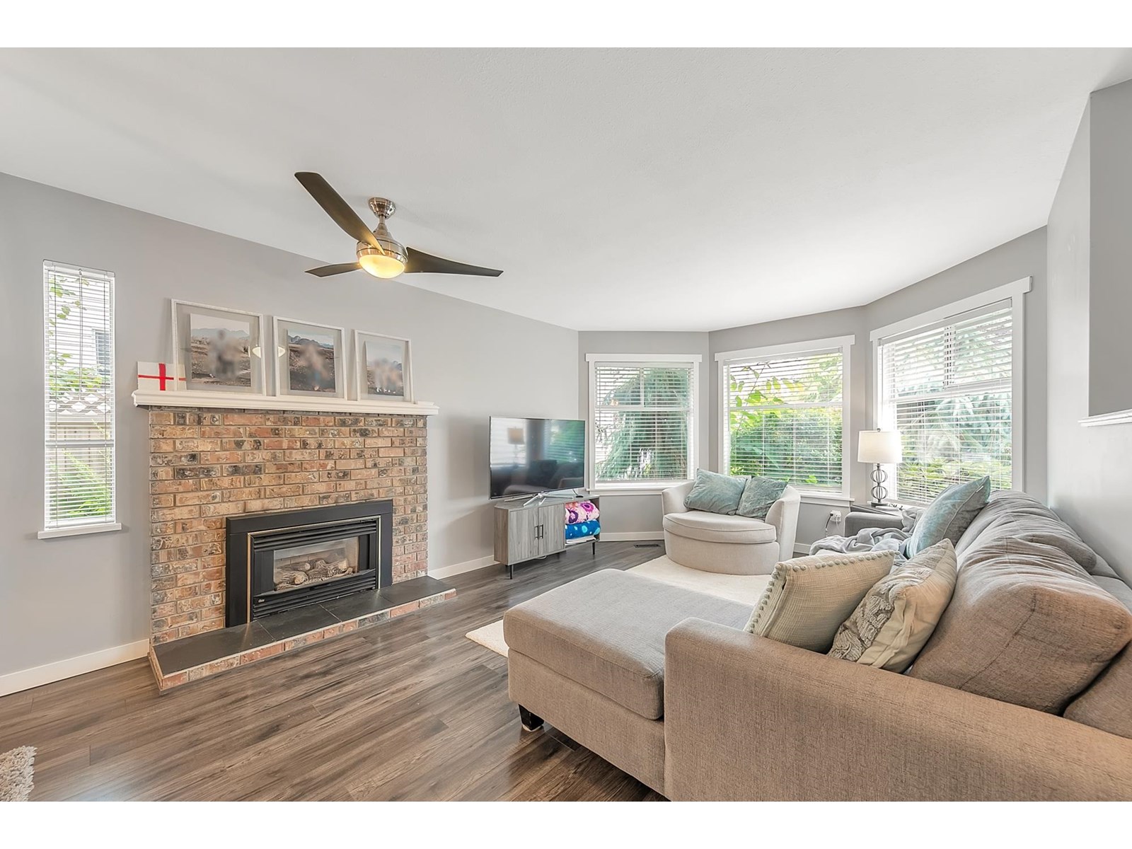 Photo 1 of 9286 212 Street, Langley BC