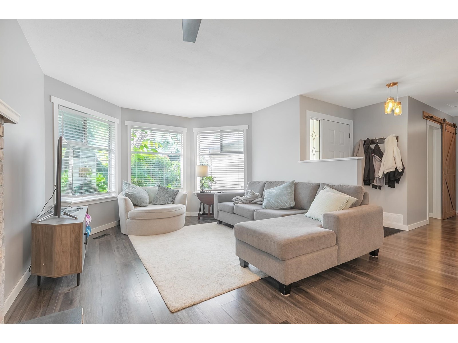 Photo 3 of 9286 212 Street, Langley BC