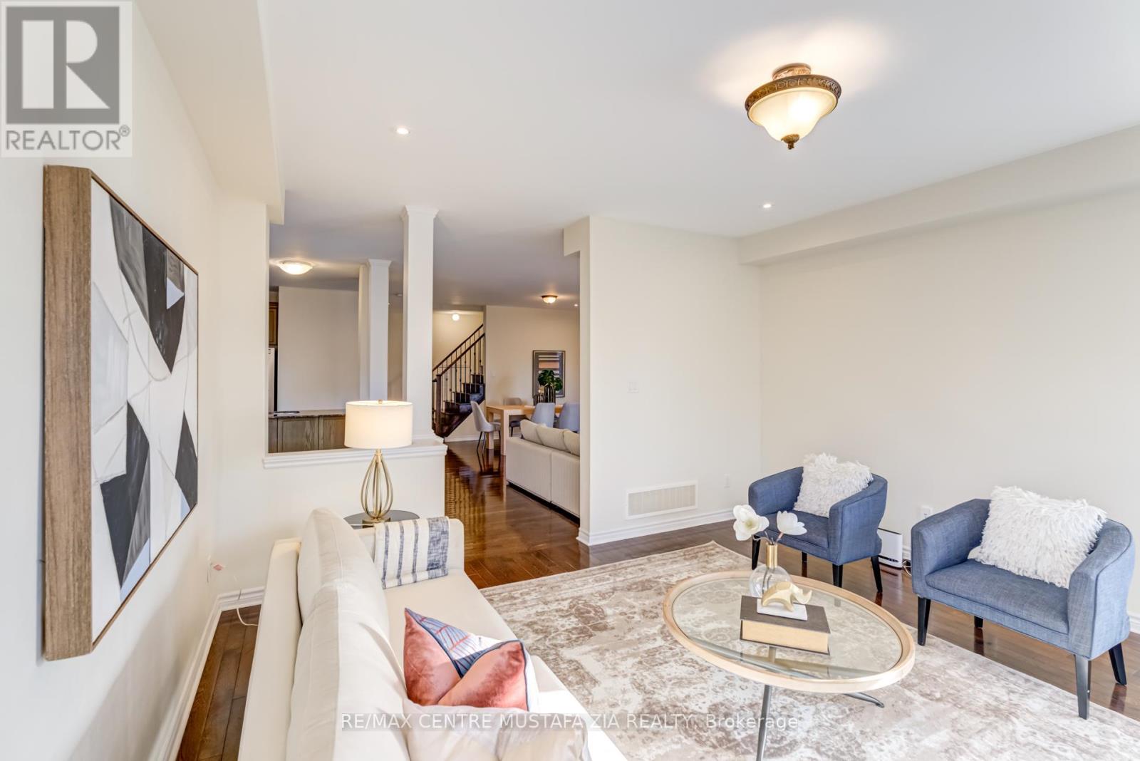 Photo 6 of 28 Rossini Drive, Richmond Hill ON