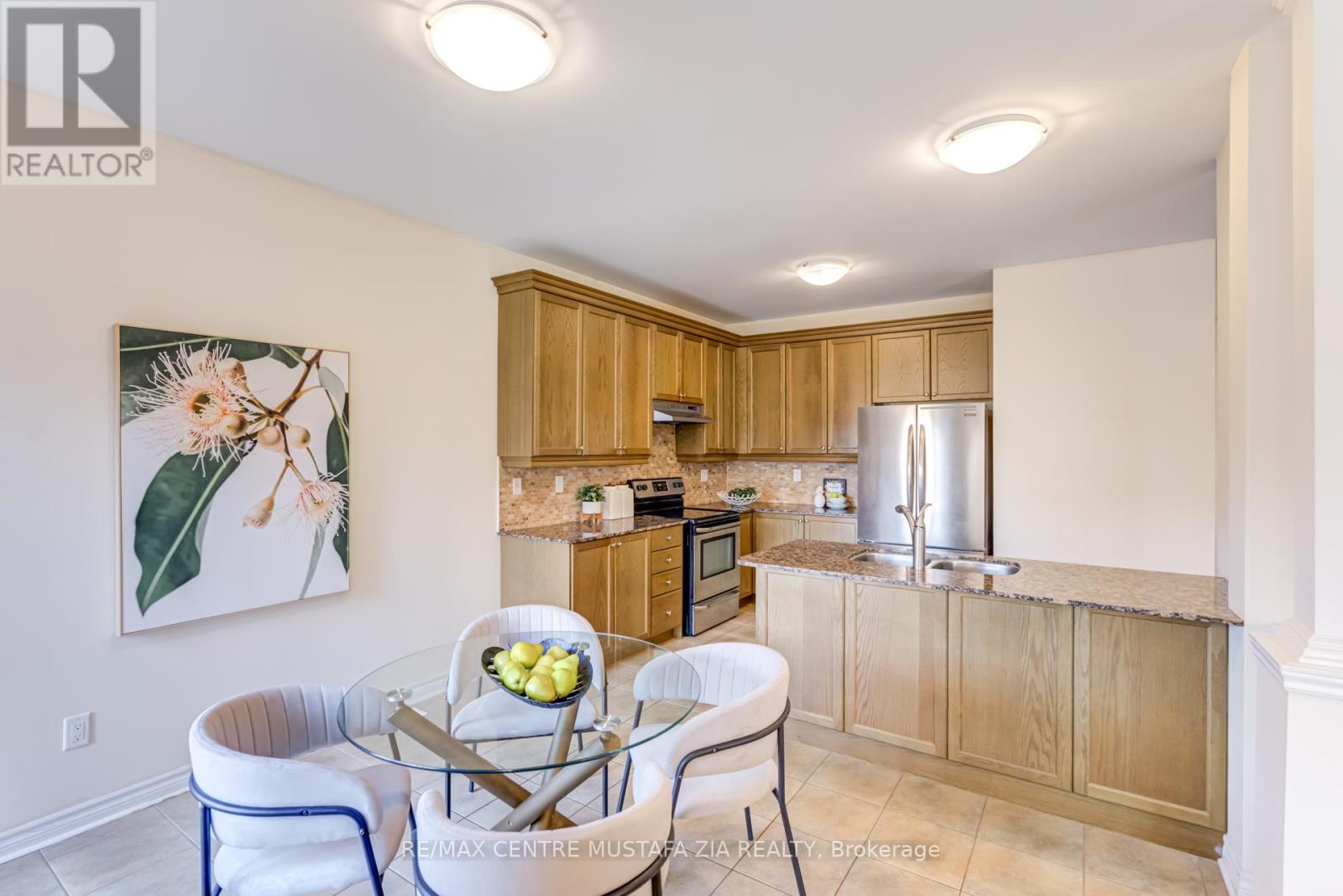 Photo 23 of 28 Rossini Drive, Richmond Hill ON